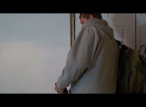 Толстый студент трахает молодую подругу в присутствии своего друга